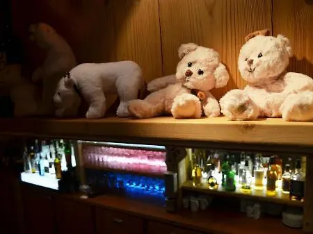 Ours Blanc & Szálloda